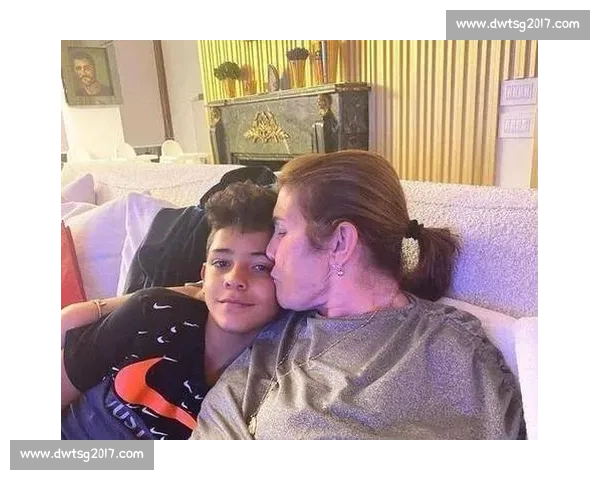 C罗的家庭生活与儿子迷你罗近况 C罗的家庭生活与儿子迷你罗近况